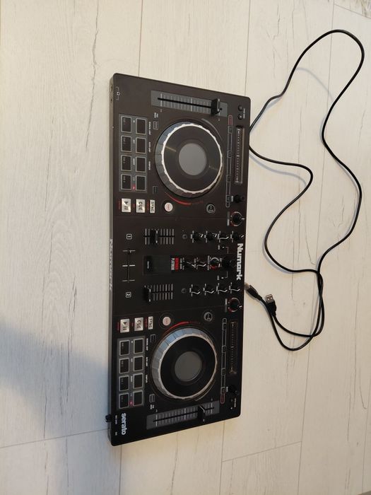 Numark Mixtract Platinum FX Controler DJ