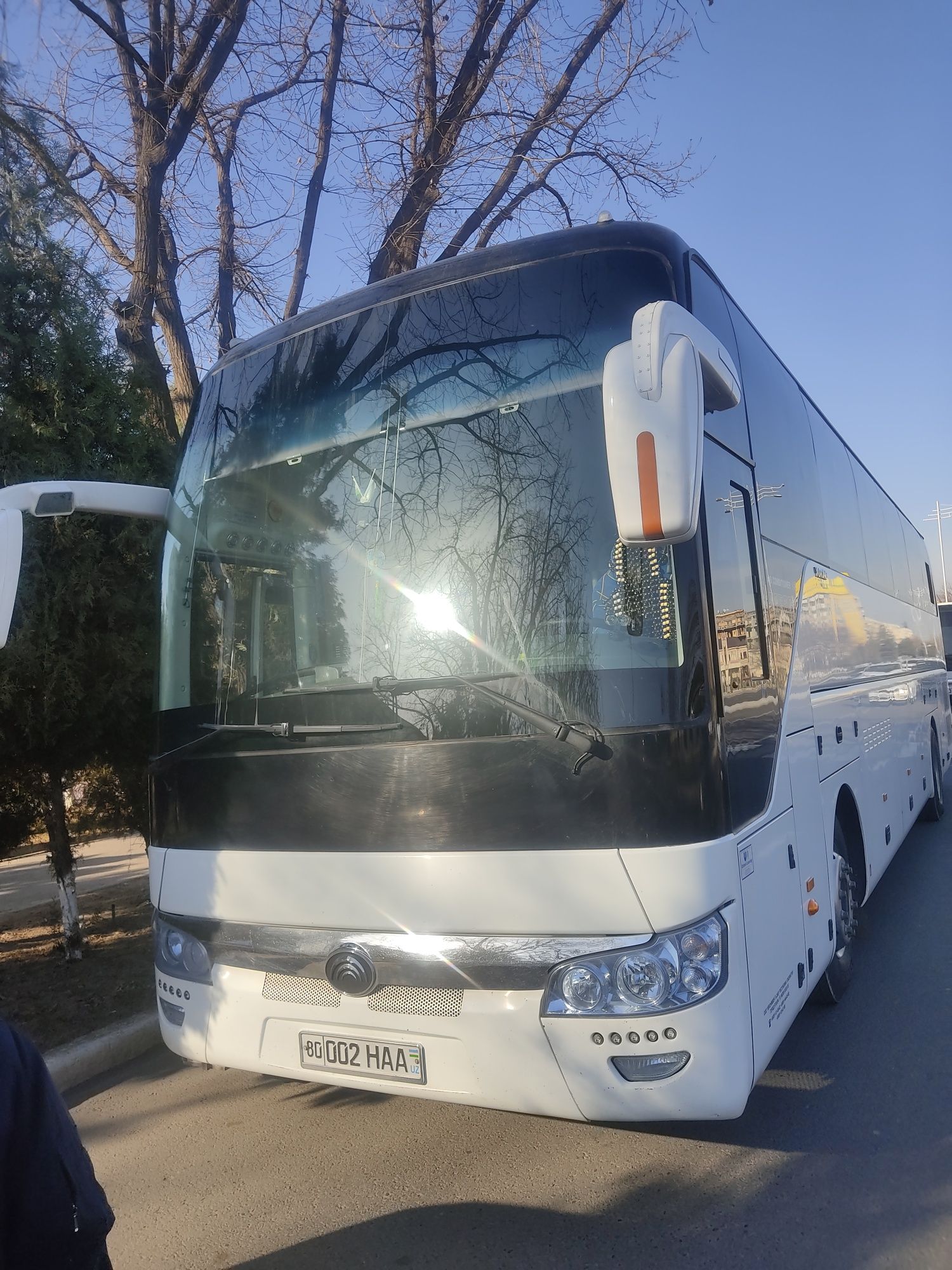 На туристических автобусе Mercedes-Benz и  Yotong заказ