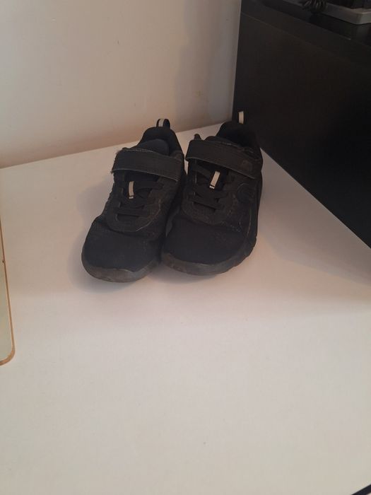 Adidași Decathlon marimea 29