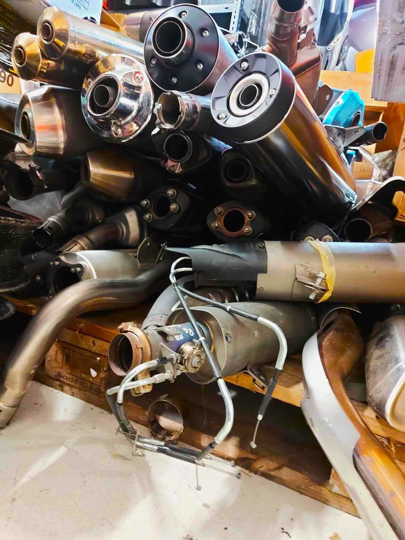 Piese Accesorii motociclete Honda Yamaha Suzuki Kawasaki Ducati
