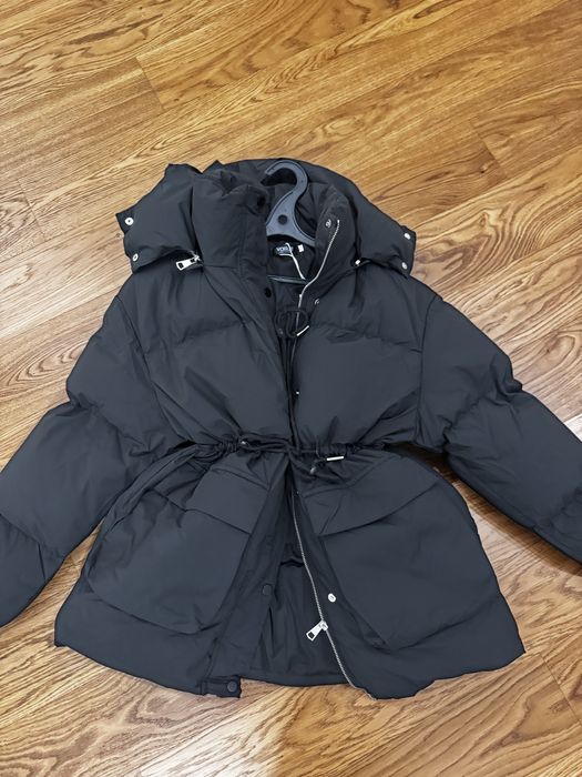 Куртка теплая на Холлофайбере, новая , черная