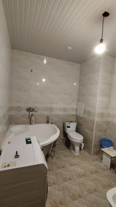 Uzgazoil orqasida vokzalda 3 xona kvartira sotiladi