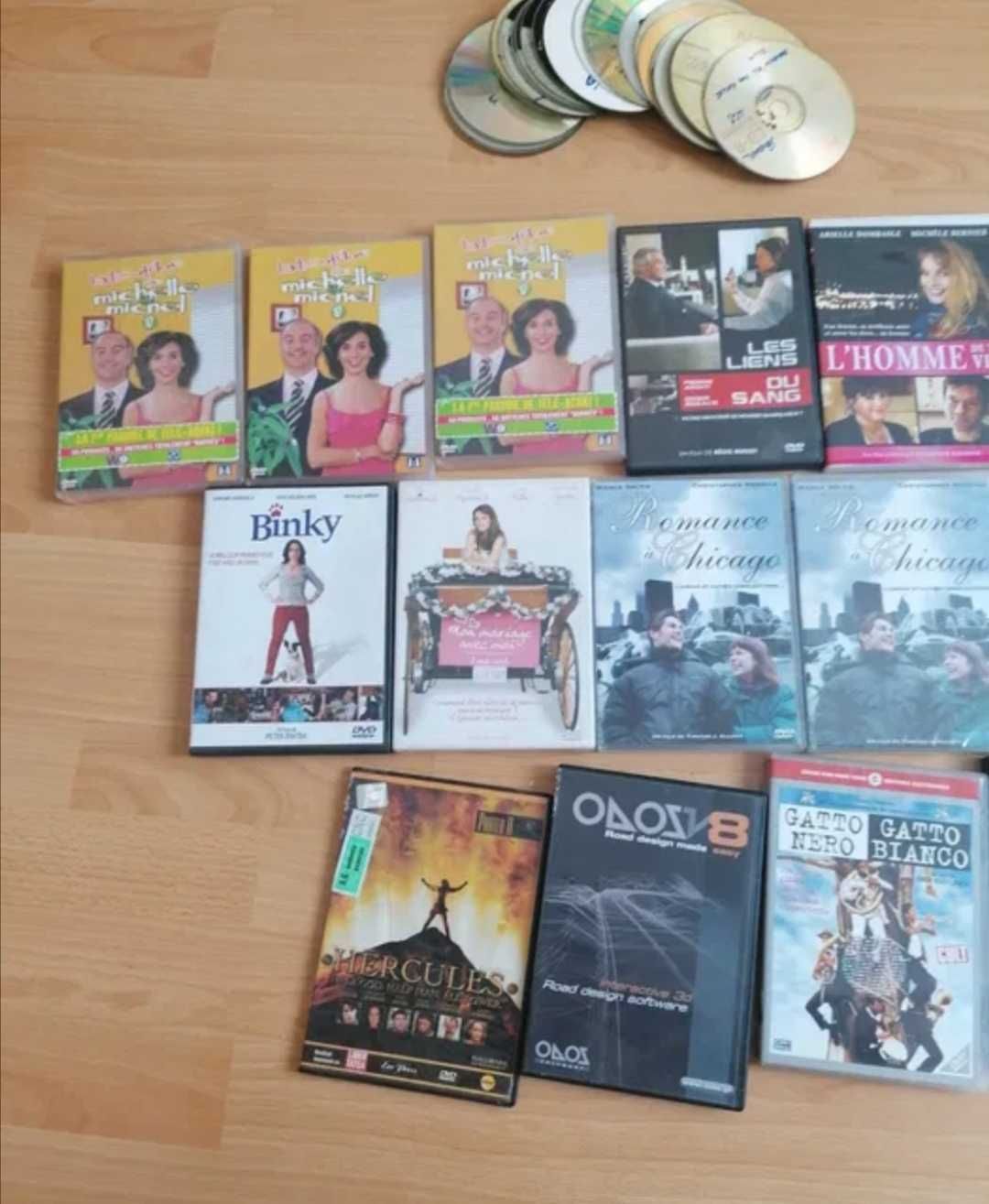 Vând cd uri filme 50 lei toate