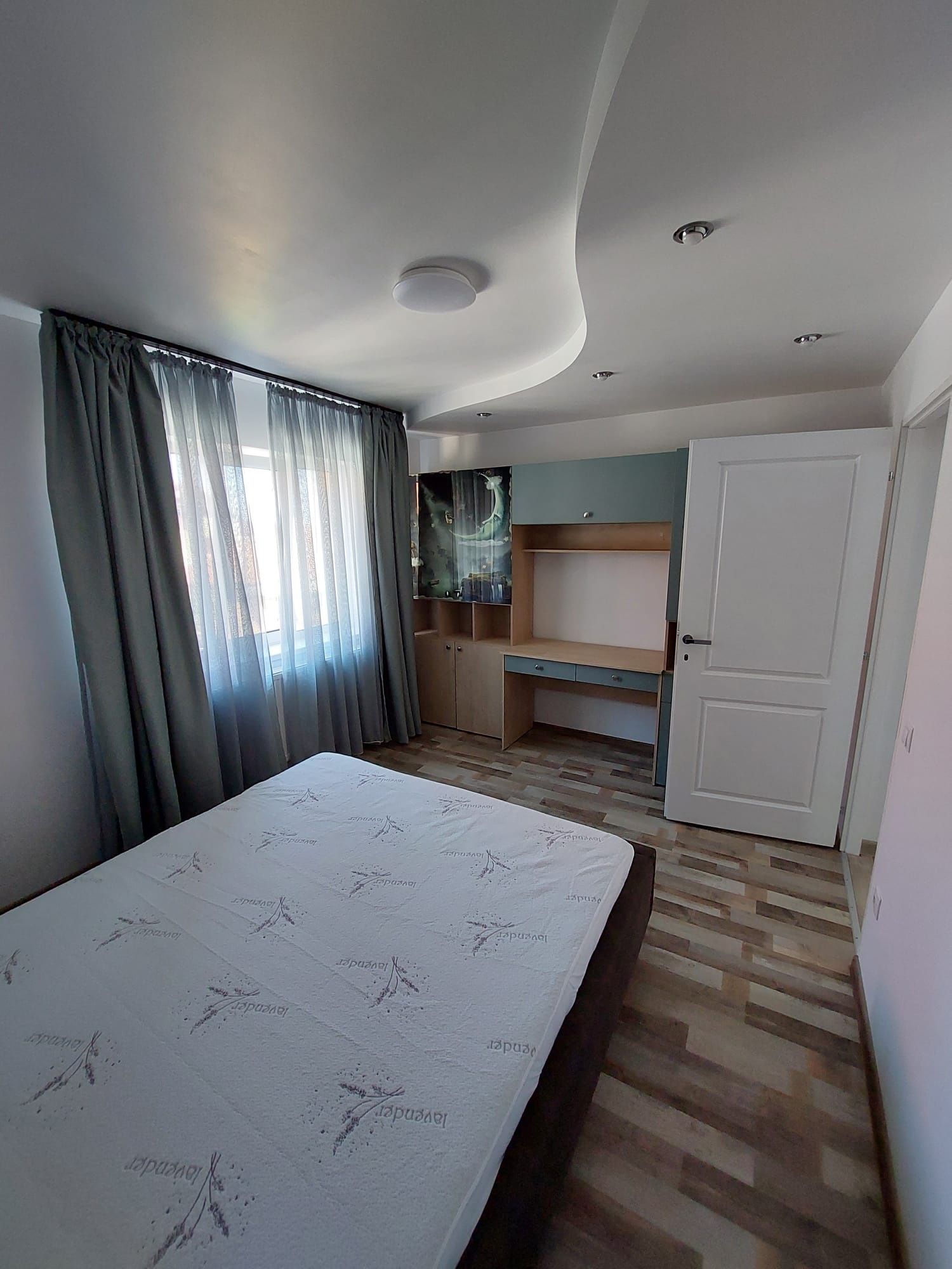 Inchiriez apartament 4 camere in Valea Aurie