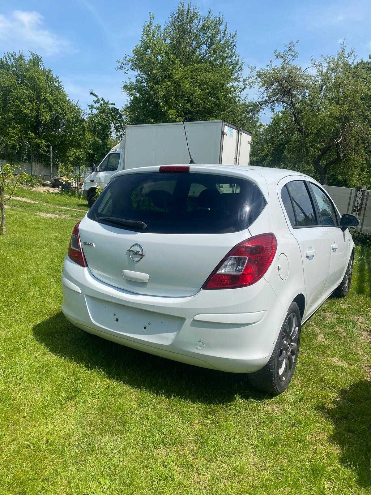 Opel Corsa 2010 benzina