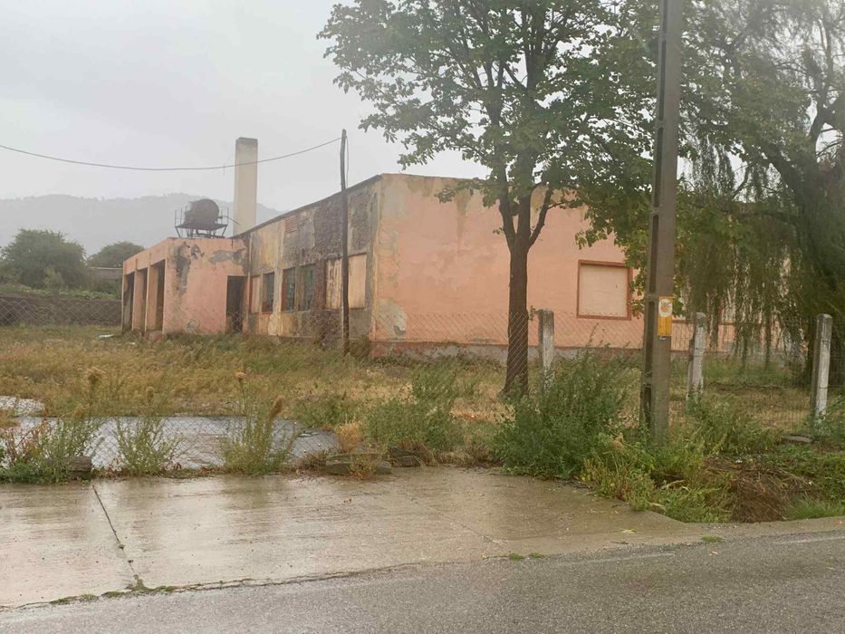 Se vinde / se inchiriaza Hala/Spatiu Comercial