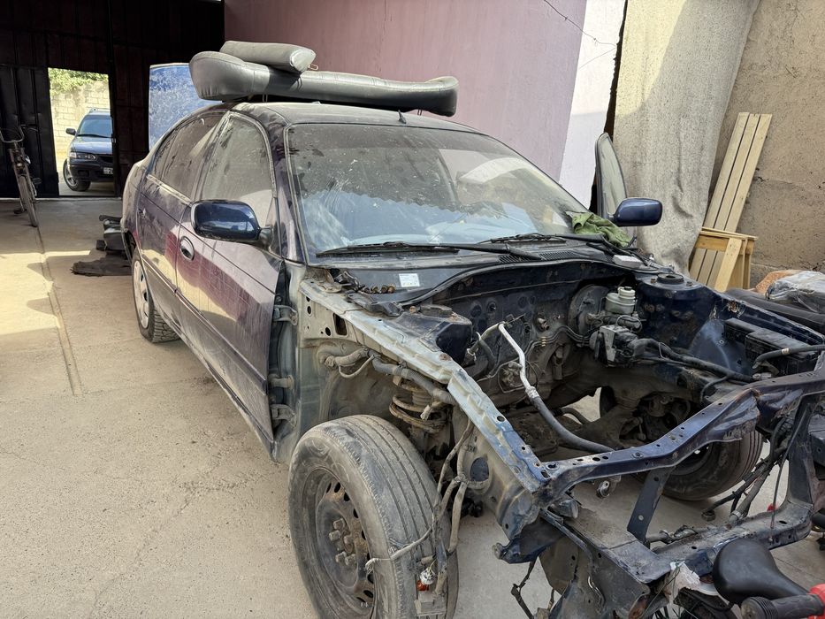 Тойота Авенсис седан