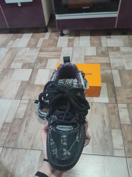 Louis Vuitton skate swarovski