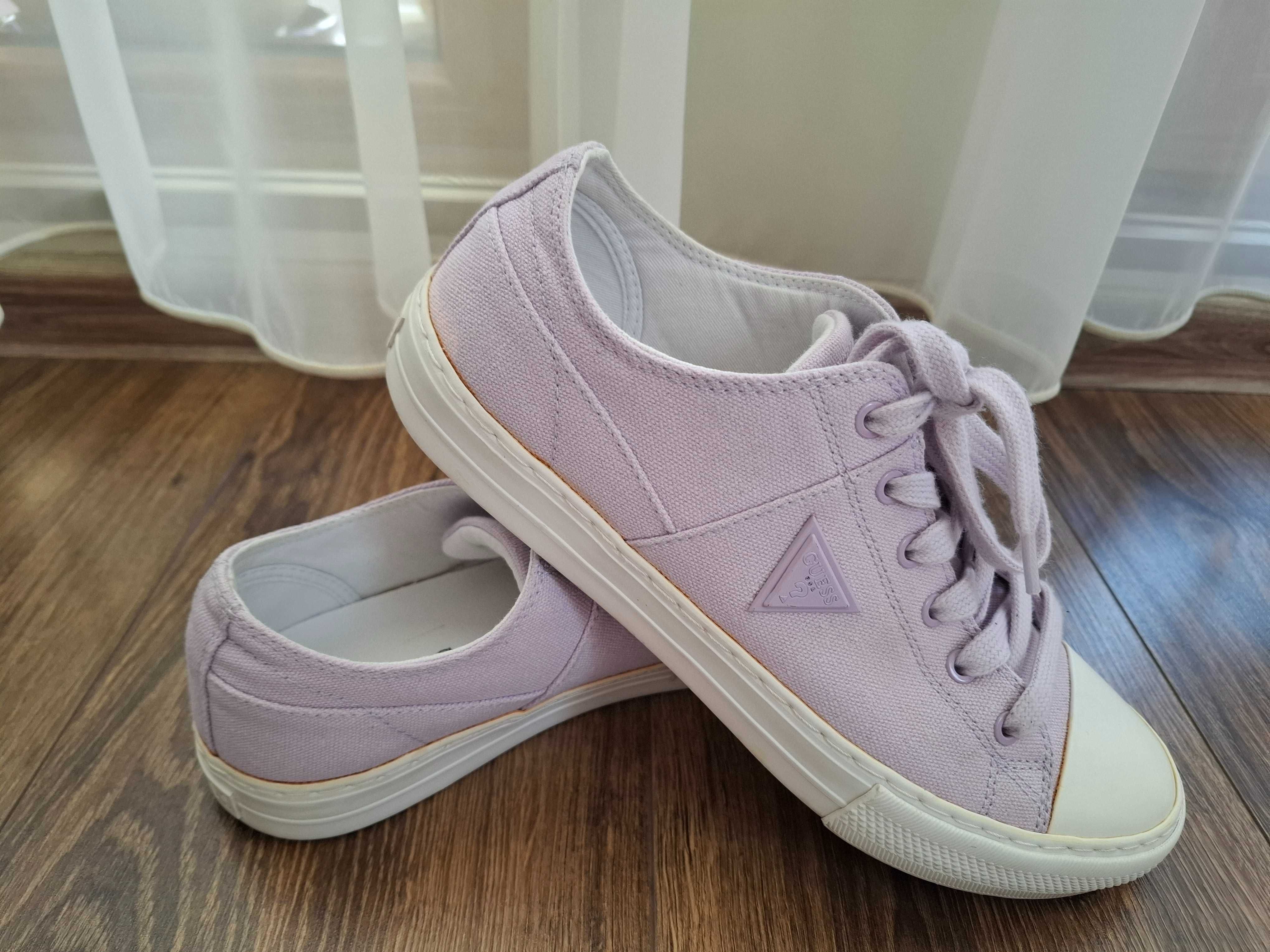 Кецове на марката Guess