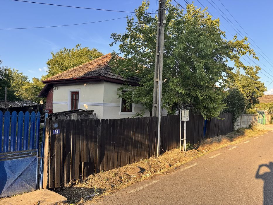 Casa de locuit cu teren 1000 mp, com Gogosu, jud. Mehedinti