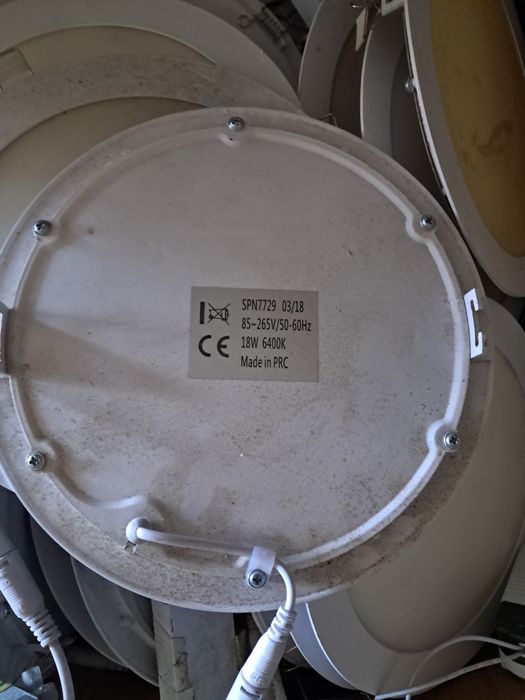 Vad 25 de lămpi funcționale și 7 nefunctionale