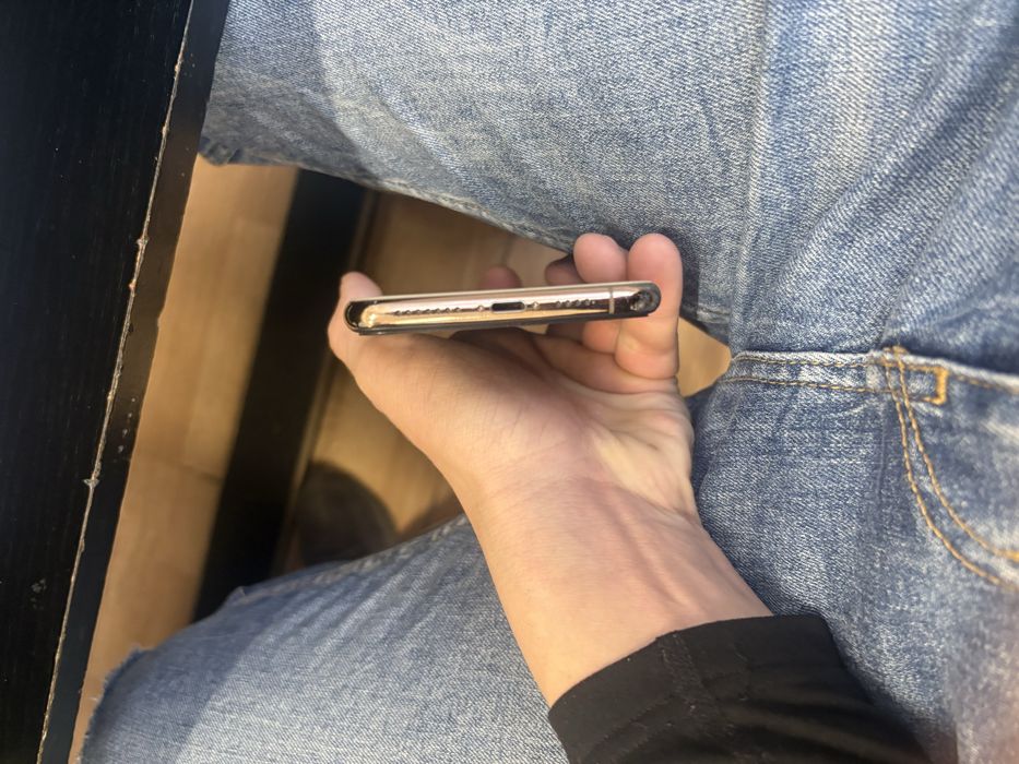 Schimb pe un iphone 13 pro sau 14 pro difirineta din partea mea