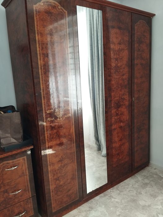 Продам спальный гарнитур