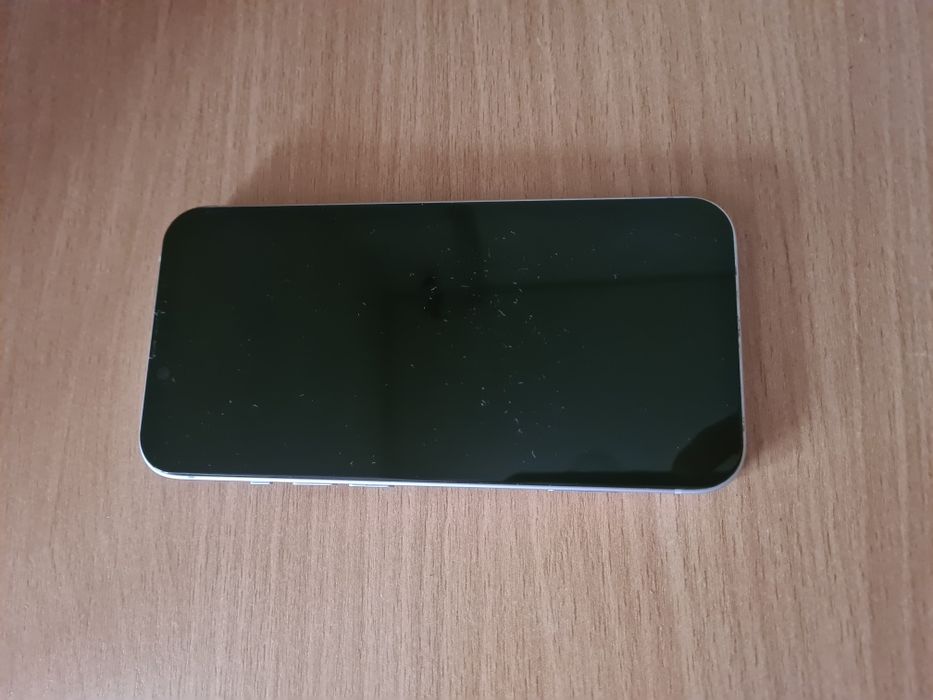 Телефон Айфон 14 на 128г