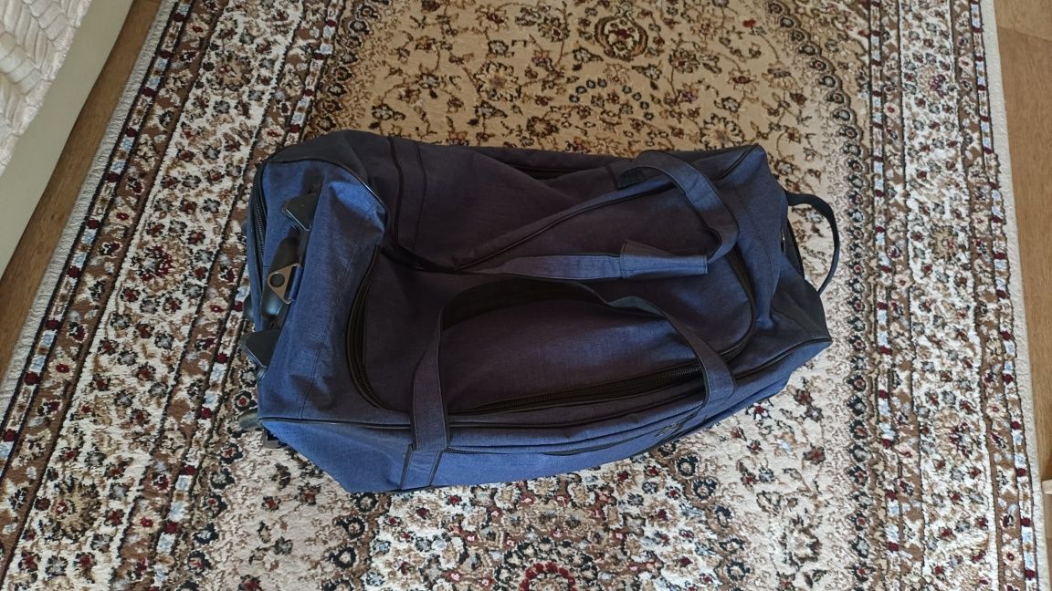 Продам дорожную сумку.