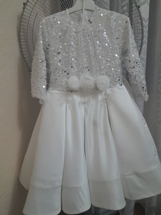 Vecherniy koylak qiz bollaga  4.5 yosh sifatli.