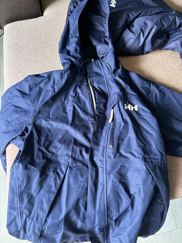 Продавам яке Helly Hansen