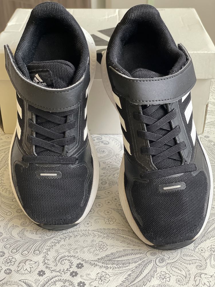 Маратонки Adidas номер 30,5