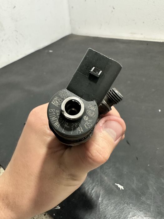 Injector injectoare BMW Seria 3 E90 320d m47 2.0 diesel 7794435