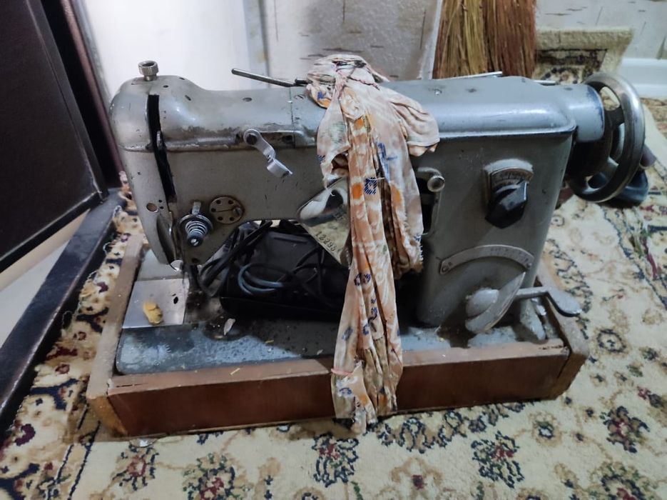 Швейная машинка продам