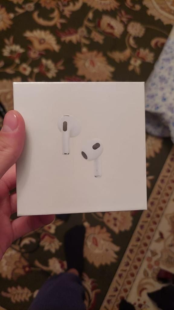 Продам наушники Airpods 3