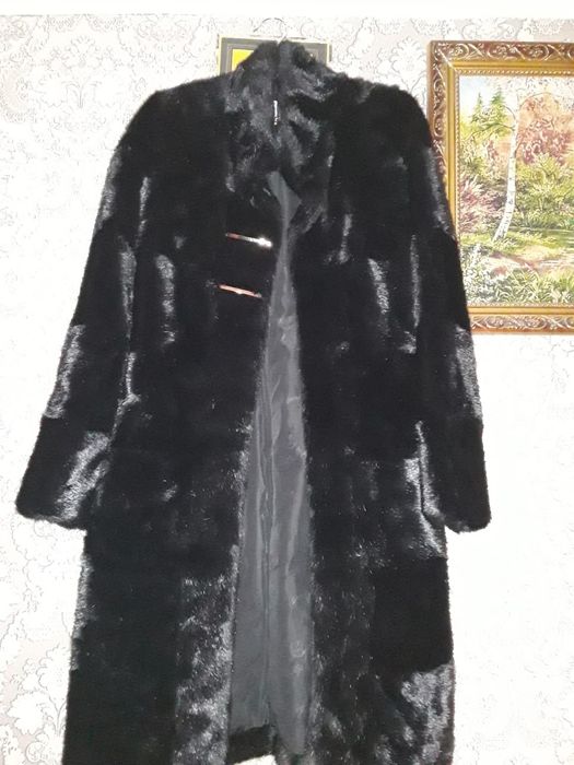 Продам Шубу Женская Искусственная. Размер -42-44 . Цена-45.000 тг.