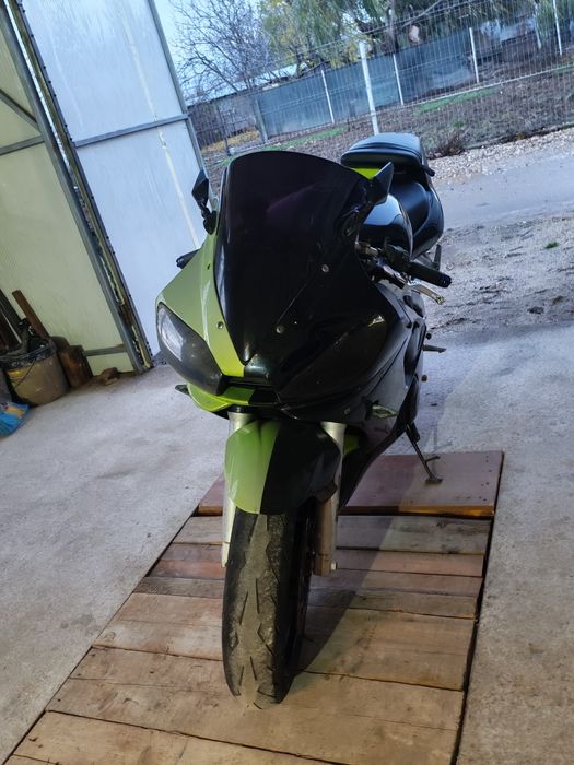 Văd Yamaha r6 carburație An 2001