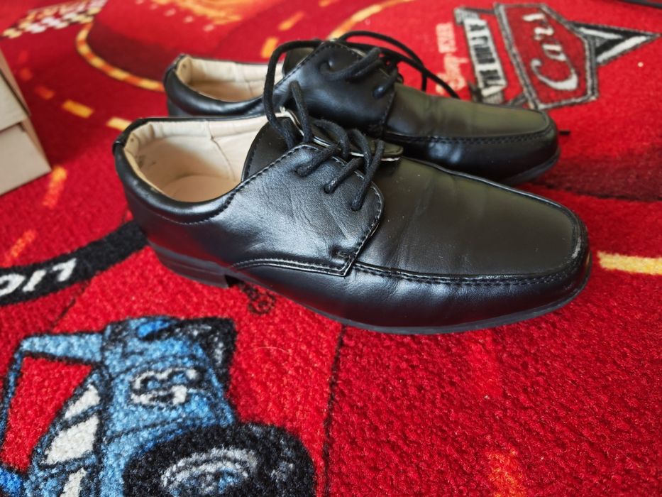 Pantofi de școală