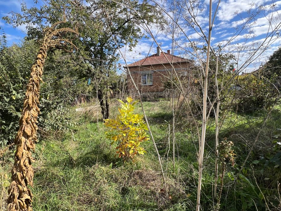 43,000 ЕВРО Камено Къща на 100м от Центъра със дворно място 650кв