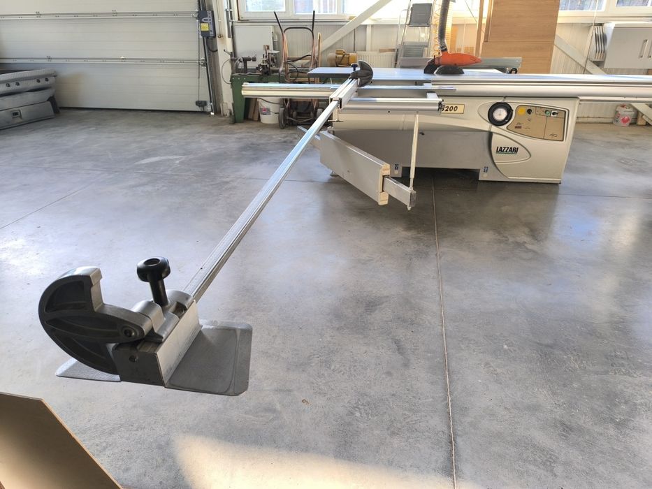 Форматно разкройващ циркуляр с подрезвач