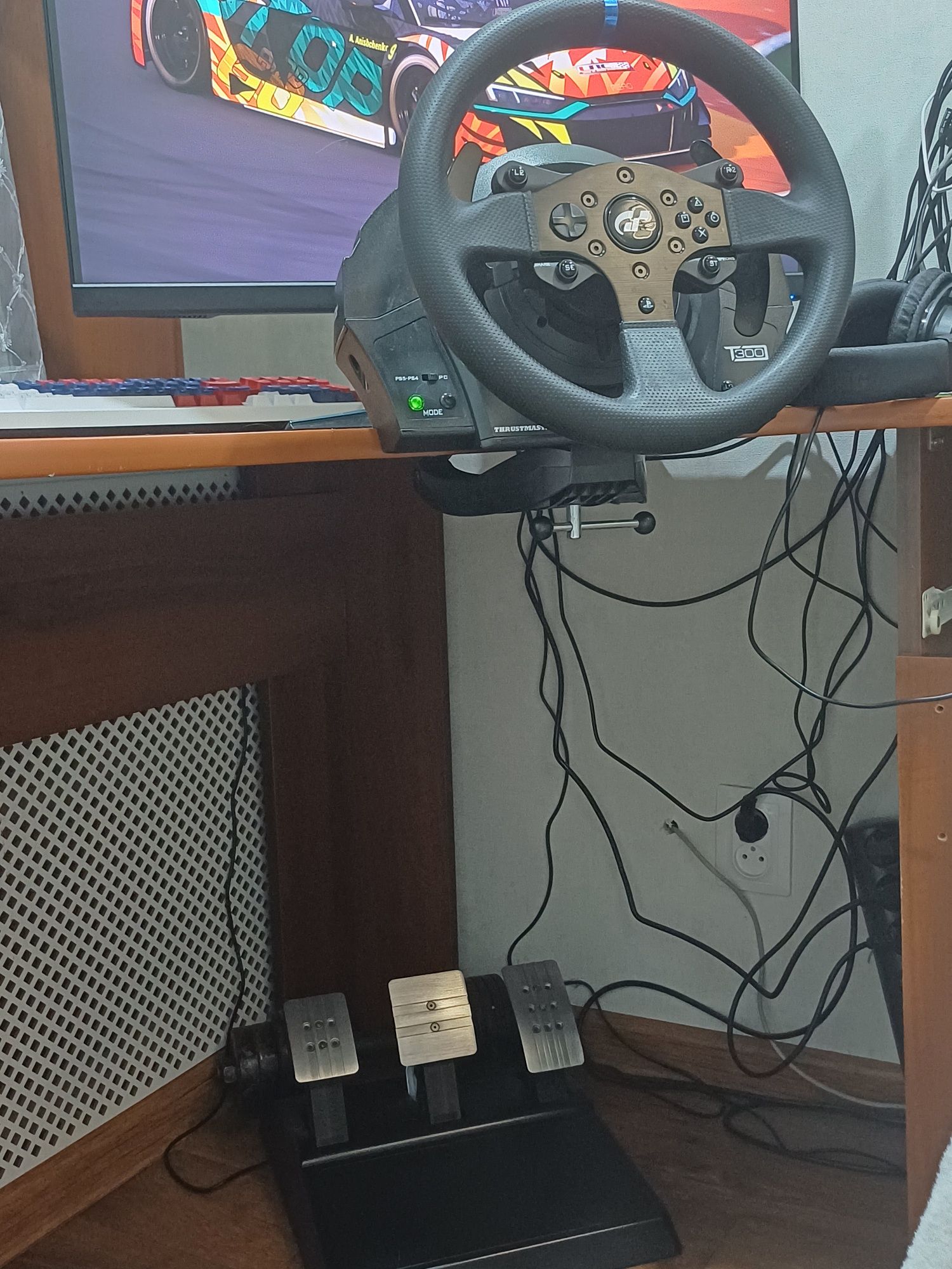 Thrustmaster T300 RS GT. Руль для симуляторов