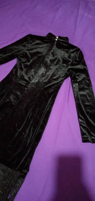 Модный велюровый платье