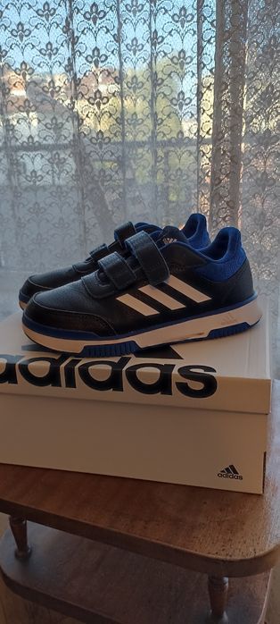 Детски маратонки Adidas. 90 лв.