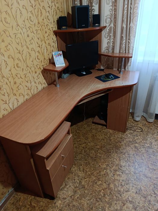 Отдам компьютерный стол. Самовывоз Химгородки.