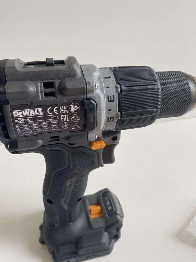 Ударен Винтоверт DeWALT DCD85MNT McLaren F1 Team 18V 90Nm + Куфар