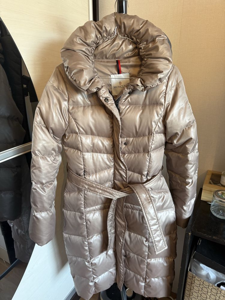 Яке - гъши пух. Moncler