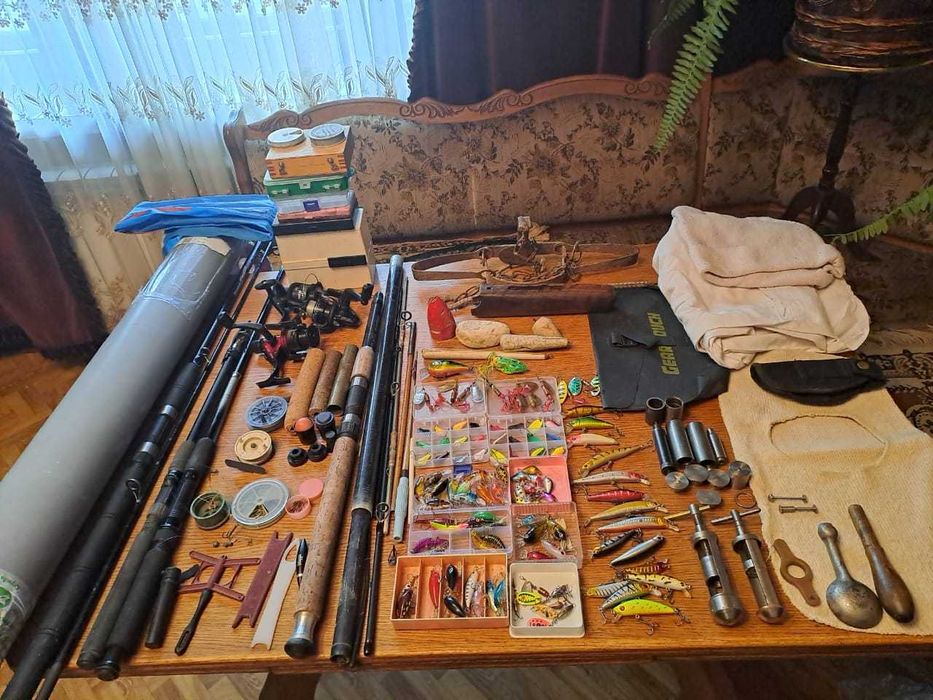 Бадминтон  ,барбекющница ,подушка надувная и другое