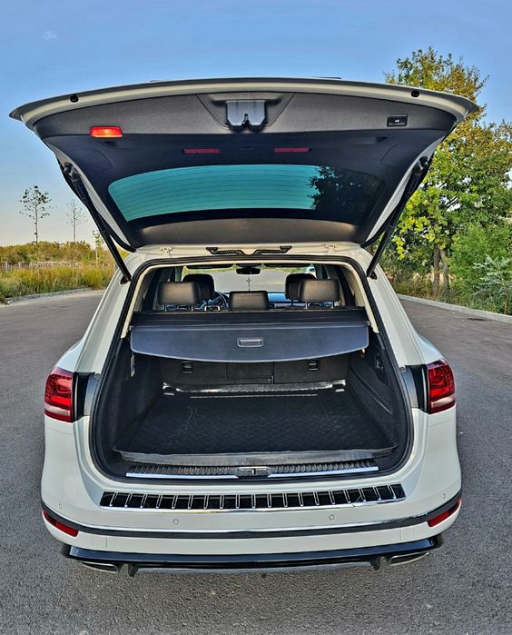 Proprietar vand Volkswagen Touareg R Line 3.0 V6, Anul 2017