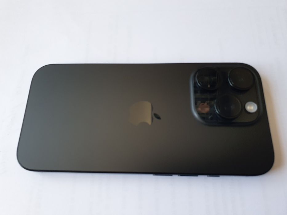 Продавам Iphone 16 Pro 512
