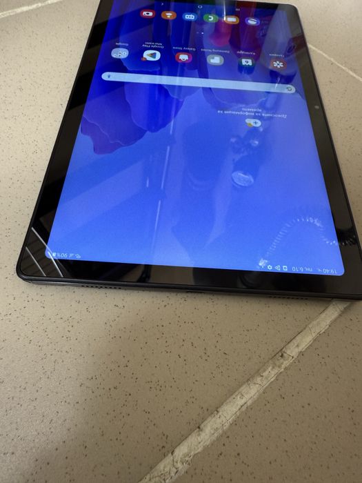 Таблет Samsung Galaxy Tab A7 4G 3/32gb 10,4” перфектен