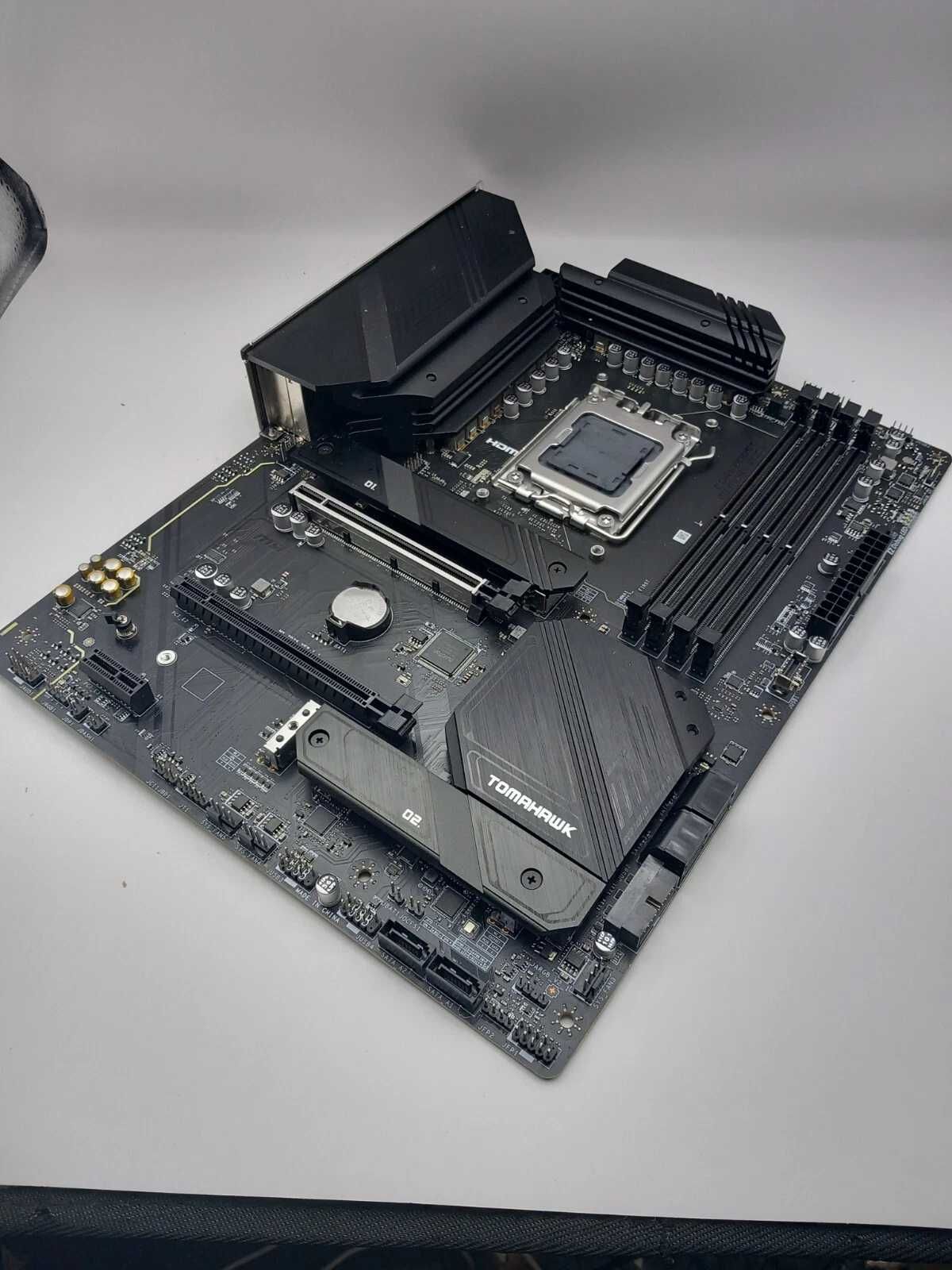 MSI MAG B650 Tomahawk WIFI + AMD RYZEN 9 7950X 16-Core (5.7 GHz ) AM5