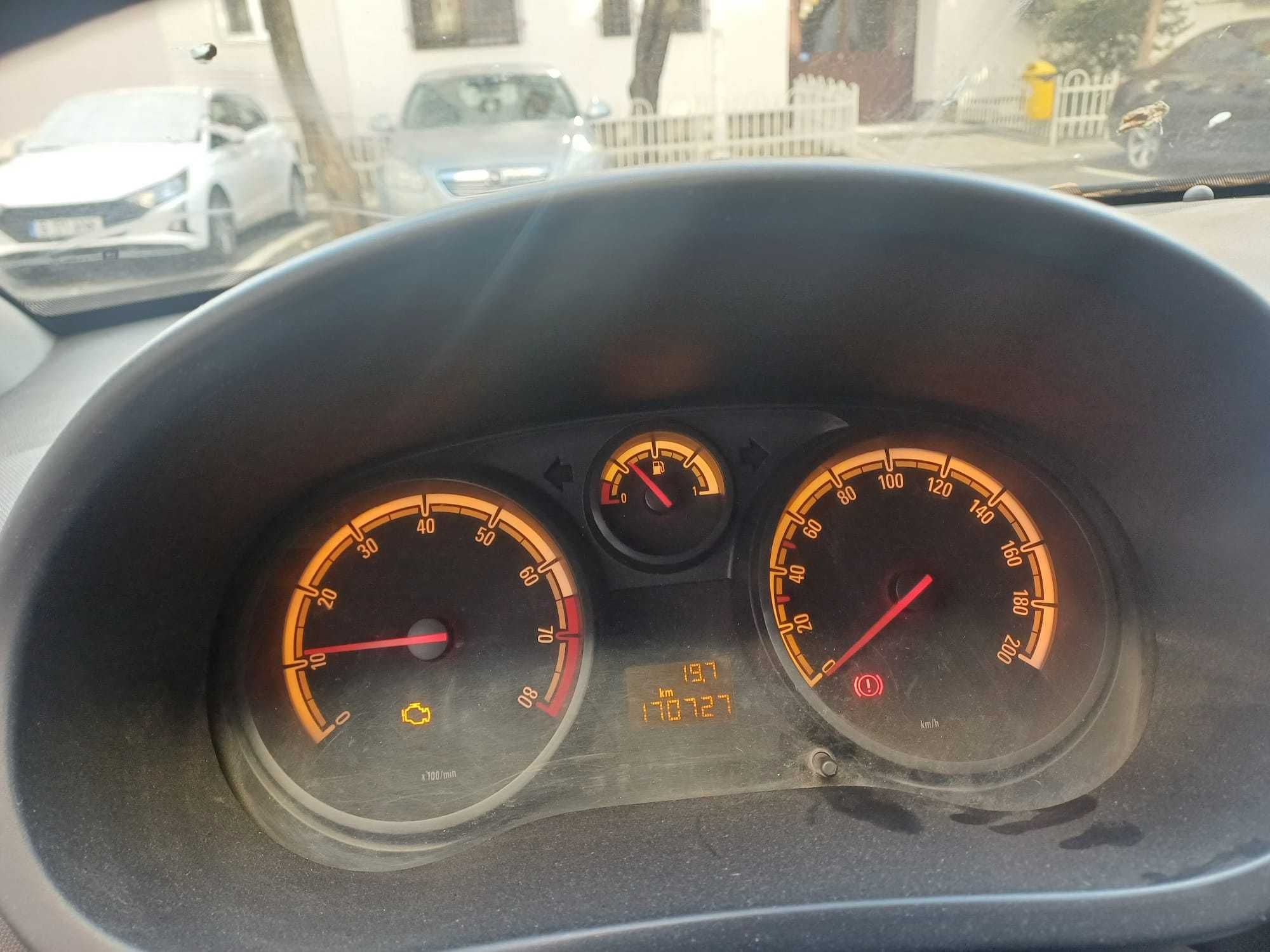 Vând Opel CORSA 1 l benzina an 2010