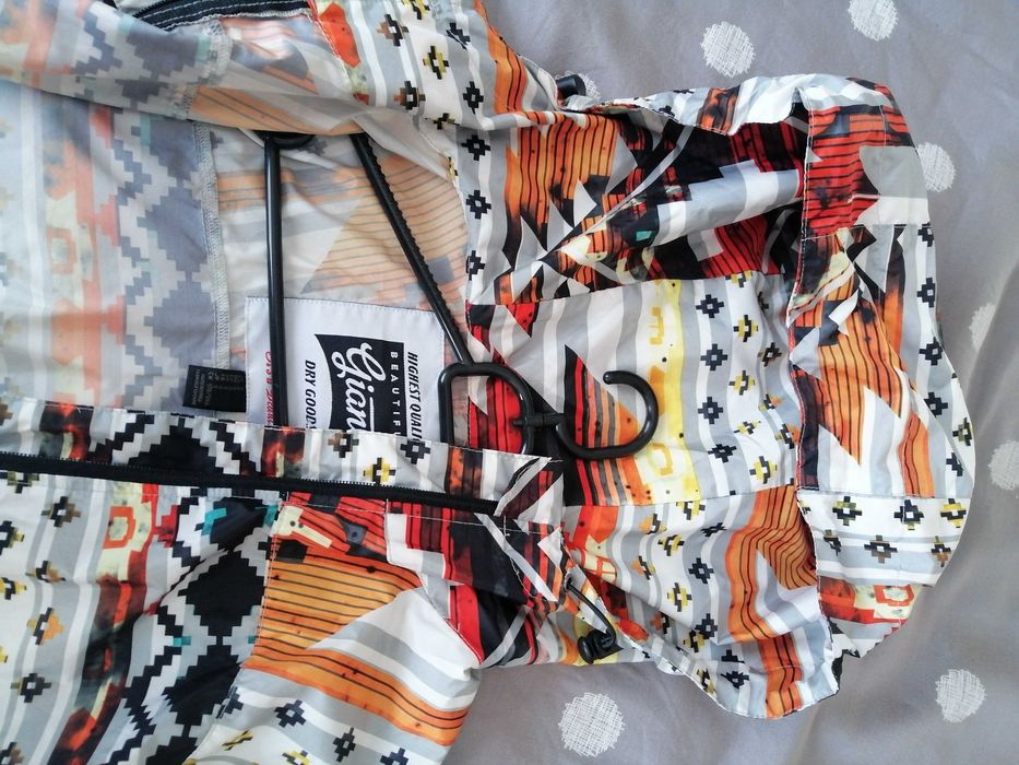 Яке ветровка с качулка