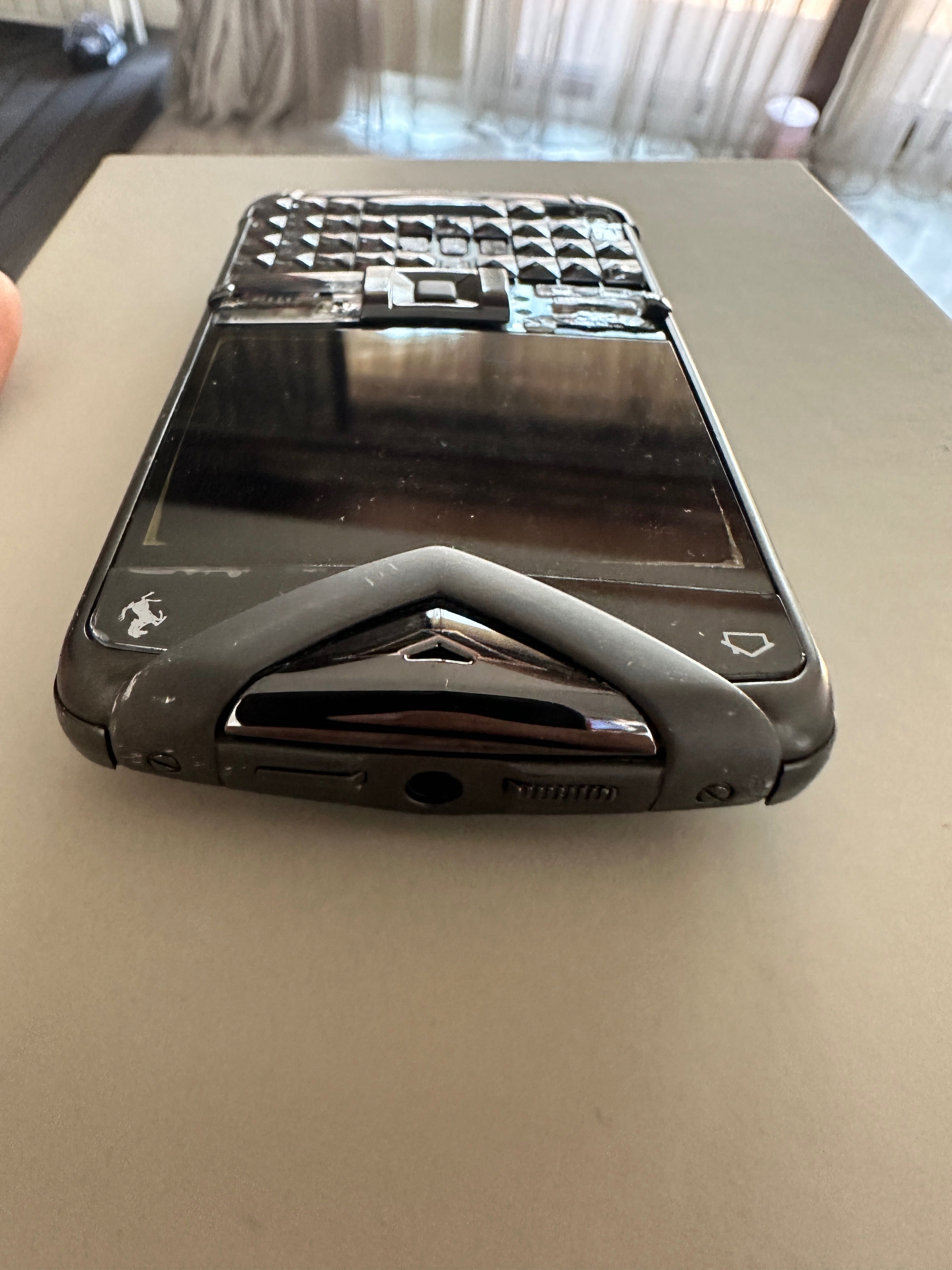 VERTU Constellation Quest FERRARI