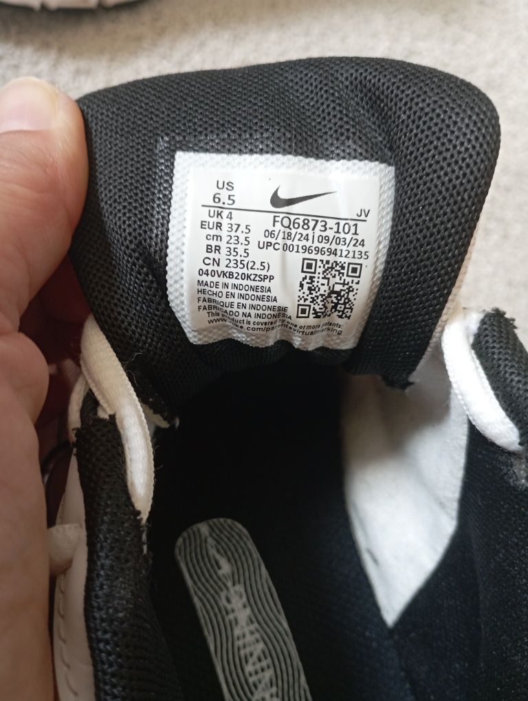 Бели Маратонки NIKE