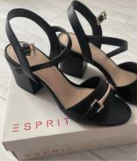 Vând sandale Esprit