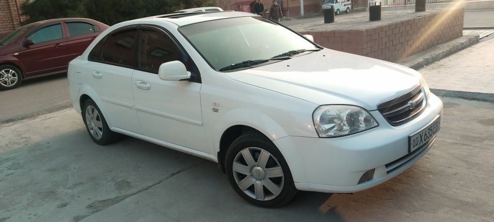 Lacetti 3 pazitsa  2013 sotiladi