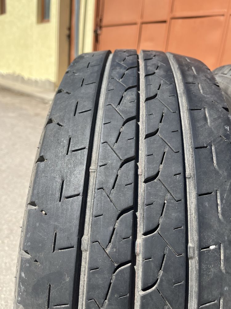 2 бр. гуми за бус 225/65/16C Bridgestone DOT 0322 7,5 mm