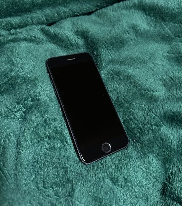 IPhone SE generatia a doua