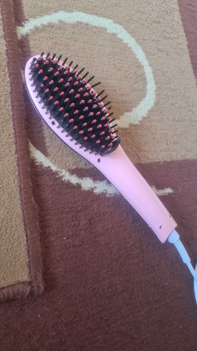 Perie electrica indreptare par cu LED si temperatura reglabila